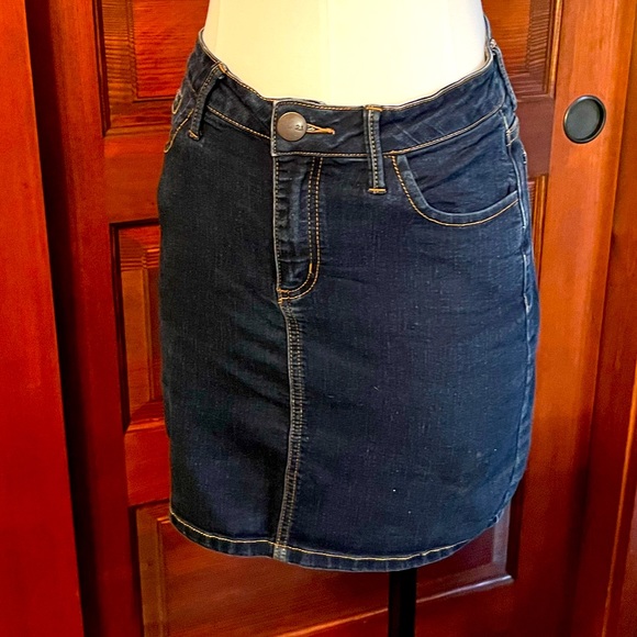 Forever 21 Dark Denim mini skirt sz S - Picture 1 of 4